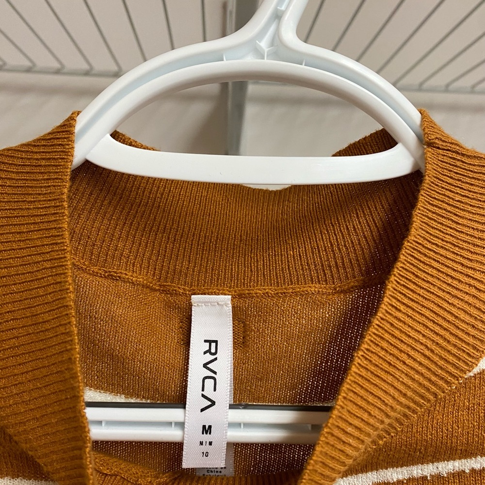 Gently worn RVCA lightweight sweater.
